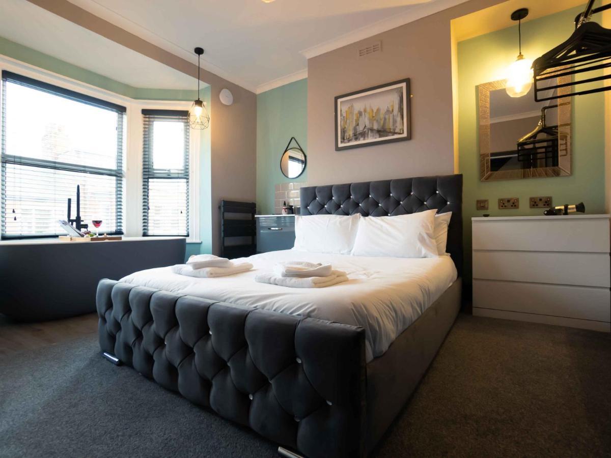 Pass The Keys Amazing, Newly Renovated 5Bedroom House Sleeps 10 Scarborough Exterior foto