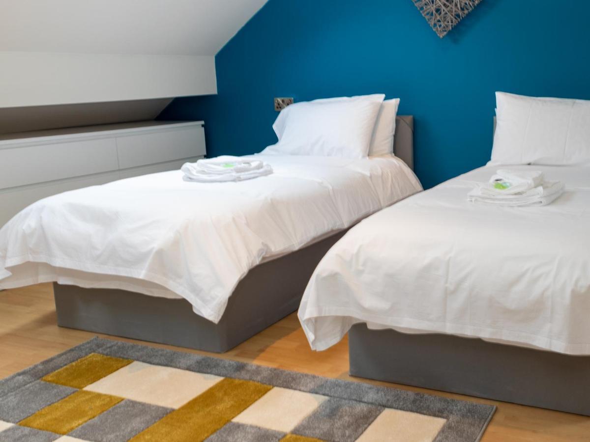 Pass The Keys Amazing, Newly Renovated 5Bedroom House Sleeps 10 Scarborough Exterior foto